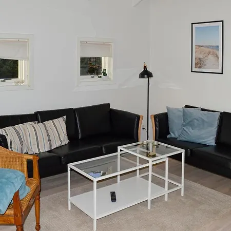Three-bedroom Holiday In Hals